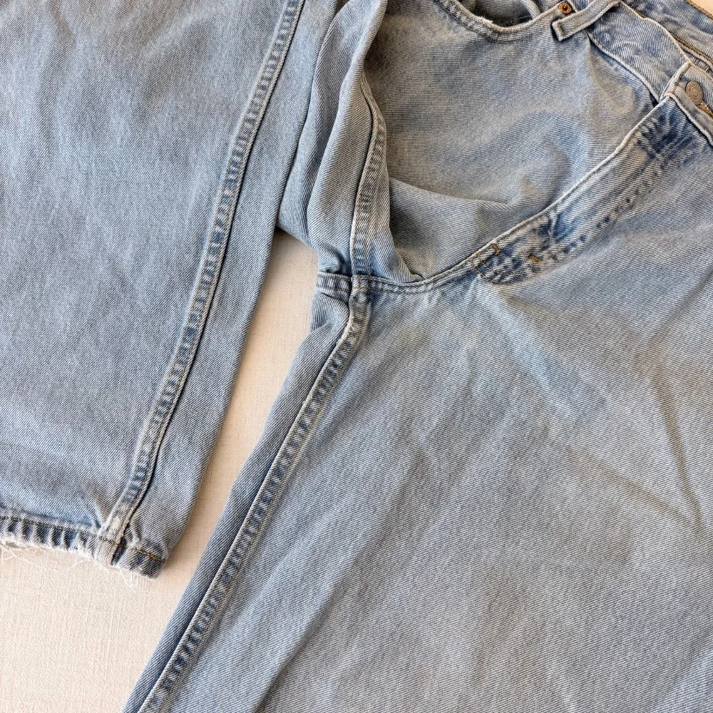 Levis measurements waist